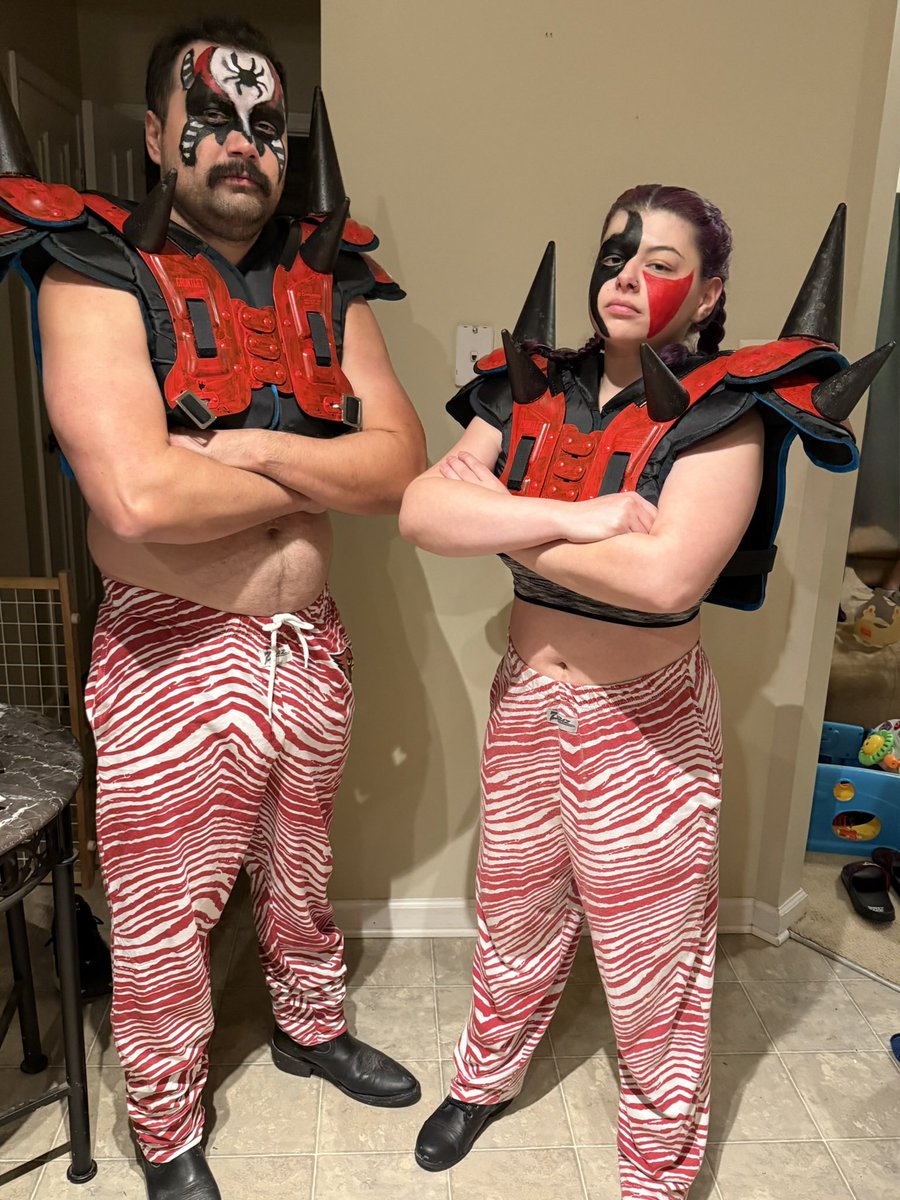 TheBrittMill's tweet photo. OHHHHH WHAT A RUSH!! 💪🏼❤️🖤
#Halloween #RoadWarriors https://t.co/qoEiGxZzEn