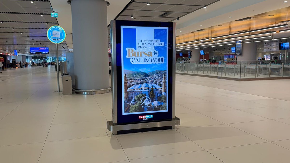 Bursa, İstanbul Havalimanı’nda!
Yıllık 100 milyonu aşkın yolcuyla dünyanın en prestijli havalimanlarından biri olan İstanbul Havalimanı’nda artık Bursa tanıtılıyor!
Dış hatlar gelen yolcu terminalindeki dijital ekranlarda yayınlanan görseller, yolcuları Bursa’ya davet ediyor.