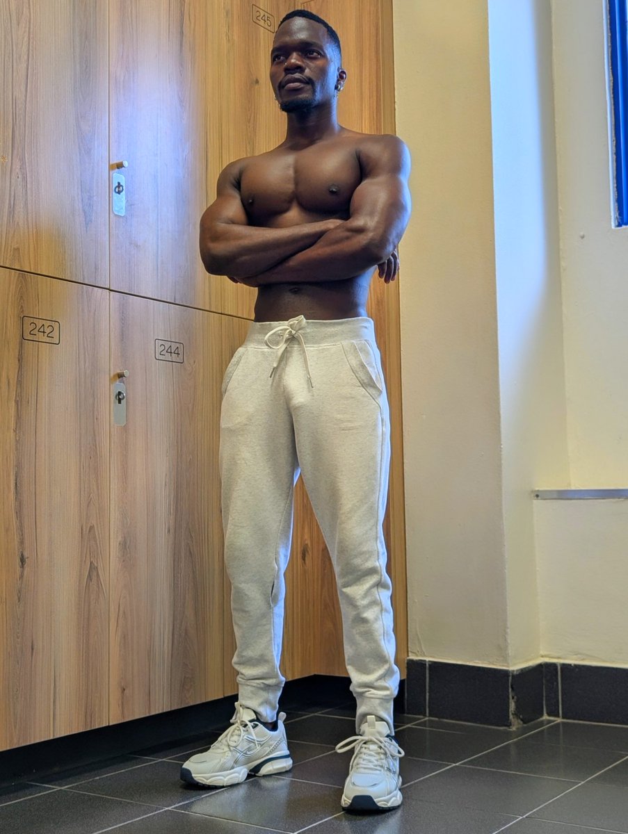 ModelNicholas's tweet image. Happy New month 💪🤎
.
.
LIKE AND REPOST 📌🇿🇦