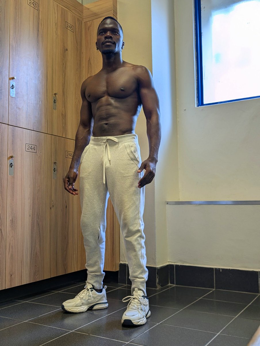 ModelNicholas's tweet image. Happy New month 💪🤎
.
.
LIKE AND REPOST 📌🇿🇦