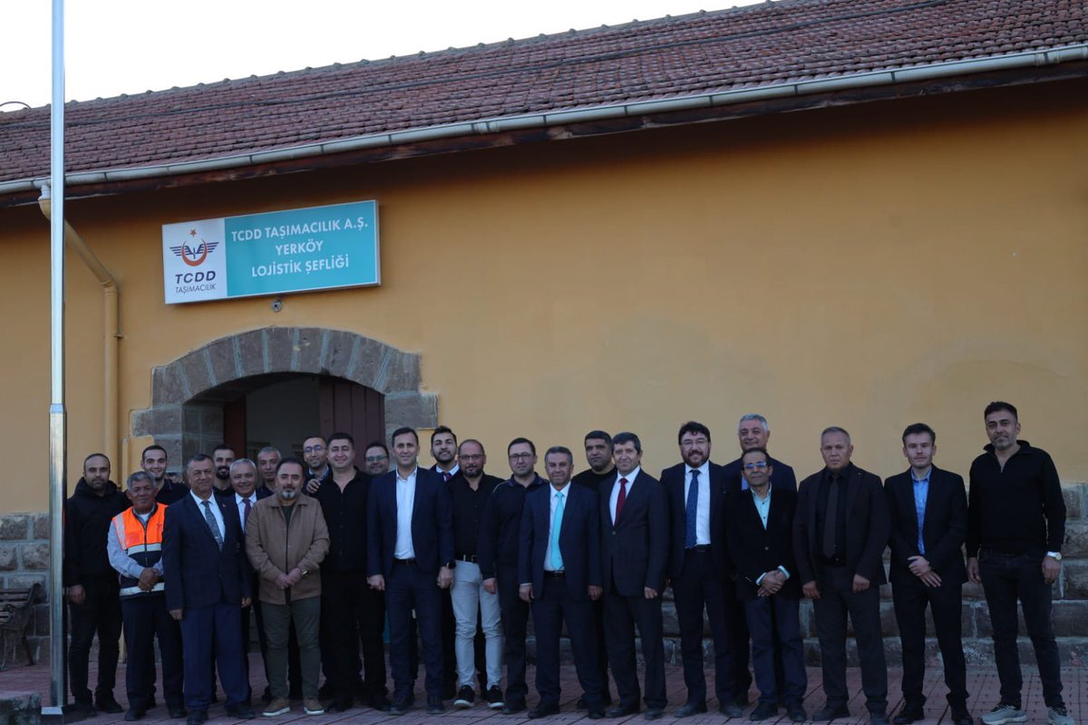 Bin yıllık kadim mirasın izlerini taşıyan, ticaret ve sanayi şehri📍Kayseri saha incelemelerimiz kapsamında;📍Himmetdede istasyonunu ve📍Yerköy’de bulunan iş yerlerimizi ziyaret ederek, demiryolcularla buluştuk.      

Himmetdede istasyonundaki yükleme faaliyetleri ve Yerköy Depo