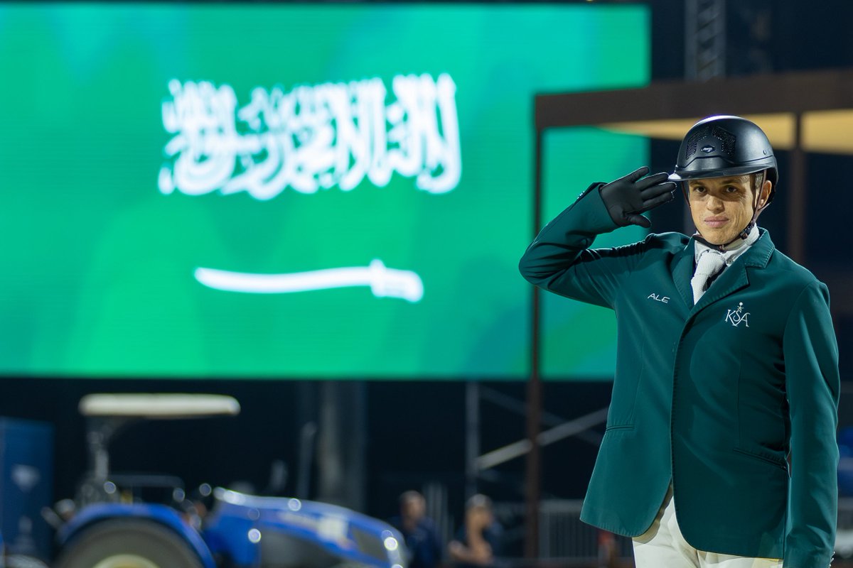 📸توج الأستاذ ريان خريشي المدير التنفيذي لشركة رياضة الفروسية للفعاليات الفرسان الفائزين في شوط *CSI5

🥇عبدالله الشربتلي
🥈Pieter Devos
🥉Henrik Eckermann

#الاتحاد_السعودي_للفروسية 
#بطولة_لونجين_العالمية