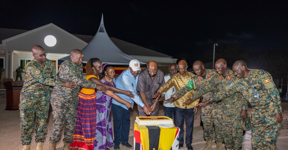 aussom_'s tweet photo. AUSSOM #UPDF troops celebrated #Uganda's 63rd Independence Anniversary at the Uganda Embassy in Mogadishu on Friday.  Uganda’s Ambassador to Somalia, Prof. Sam Tulya-muhika, praised the troops for their contributions to Somalia's peace and economic recovery efforts.  

Themed “A reason to double our efforts in sustaining a united and progressive nation”, Ambassador Tulya-muhika highlighted UPDF’s professionalism and dedication to #Somalia’s stability, noting that their efforts have laid the foundation for governance & economic progress.  

AUSSOM Force Commander Lt. Gen. Sam Kavuma, Uganda Contingent Commander Brig. Gen. Joseph Musoke Ssemwanga, Deputy Ambassador Maj. Gen. (Rtd) Nathan Mugisha, UN officials, and members of the Somali and Ugandan communities, also attended the celebrations. #UgandaAt63