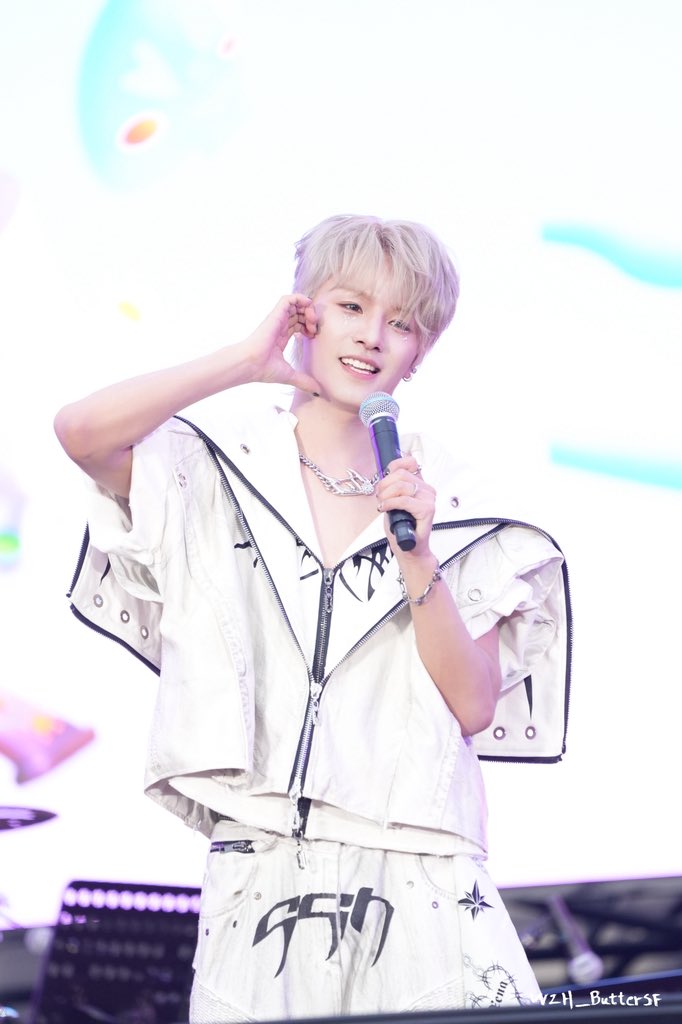 王子浩20251101
西柚音乐节
银发战神终结比赛
第二部分
<a href="/LEV_Official_/">LE'V</a> 

#LEV #레비 #レビ 
#ワンズハオ #王子浩
#WANGZIHAO #왕즈하오