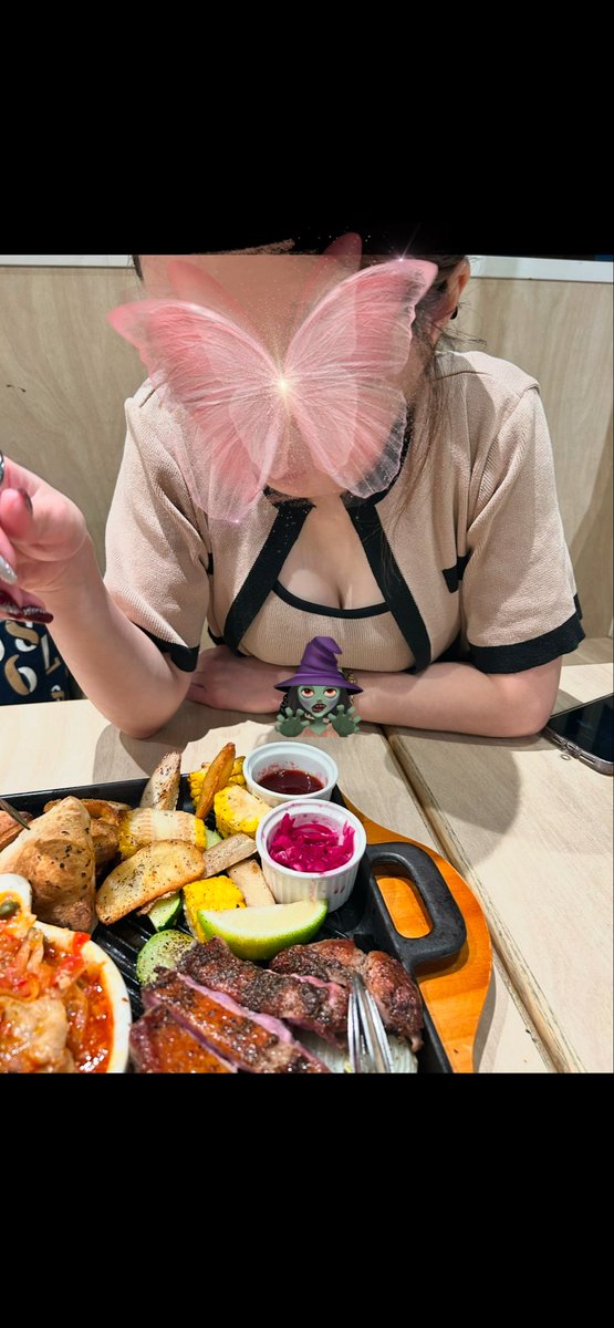 今天高雄人都在衛武營了
百貨公司特別好逛不用人擠人😙
星星說肉肉好好吃🤤
但我說妳看起來更好吃😋
回家來吃肉棒吧😝
<a href="/a9527895278a/">星星</a>