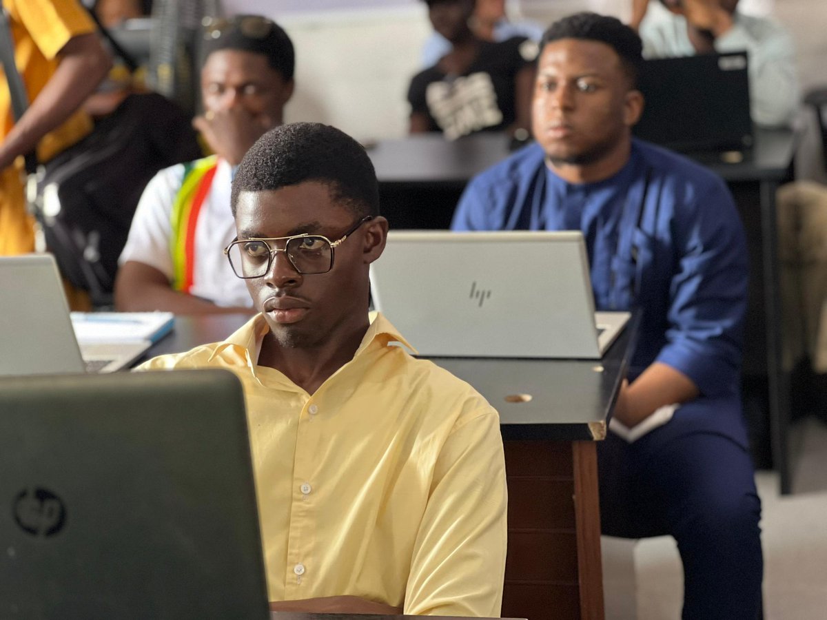 CodeWKnowledge's tweet image. And it's a wrap for day 1 of the first road to DevFest...
Thank you for this picture @gdgcloudph