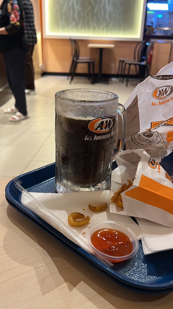 GK_modelinggg's tweet image. チャンギ空港のAW、ルートビアおかわり出来なかった