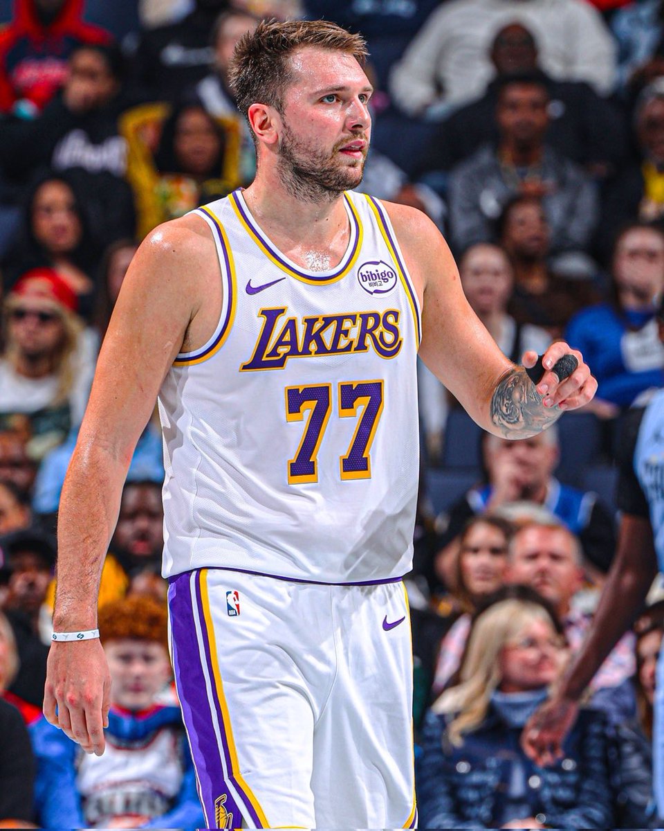 BrasilAD's tweet image. ACABADO?

Luka Doncic só marcou 44 pontos no jogo de ontem, ficando abaixo da sua média de pontos na temporada, que é 45,3 pontos.

Acho que não voltou bem de lesão…