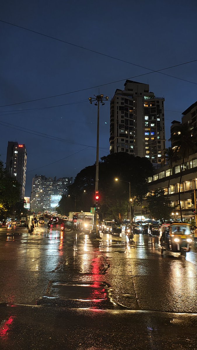 AlertCitizen5's tweet photo. @mybmc @mybmcinfra @mybmcWardRS High mast pole lights not working for months at Shankar Lane - Rajguru flyover signal, Kandivali (W) . Do the needful asap 
#battigul
@mid_day @MNCDFbombay https://t.co/dYjEUrnI7M