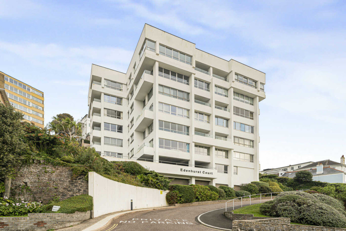 NEW LISTING 🌊 Edenhurst Court
£300,000 Leasehold

📞 01803 296500
📧 mail@johncouch.co.uk 

#apartmentsforsale  #lovewhereyoulive #newchapter #rightmove #zoopla #seasideliving #views #newlisting #luxuryrealestate #luxuryhomesforsale #estateagentsuk #torquayproperty