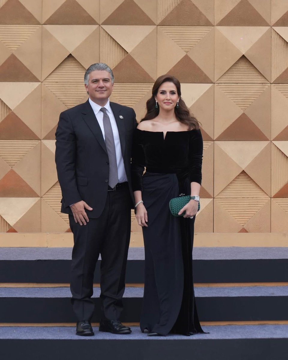 من أمام أعظم صرح أثري في العالم 🇪🇬
توافد المشاركين على حفل الافتتاح الكبير للمتحف المصري ❤️
العالم كله بيتفرج على مصر وهي بتبهر الدنيا من جديد ✨

#هديه_مصر_للعالم
#SisiPeaceMaker
#المتحف_المصري_الكبير