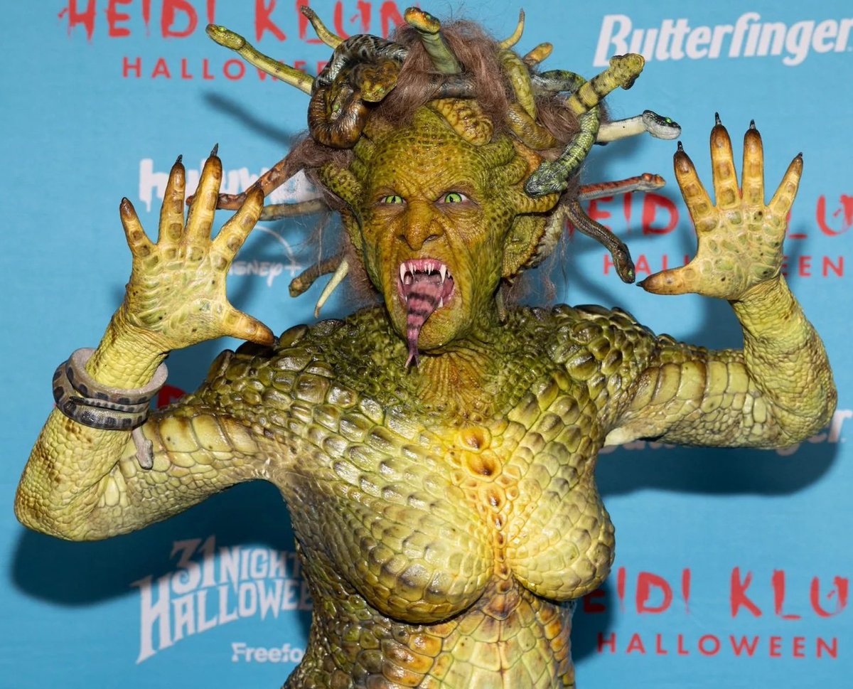 destapandolose1's tweet image. Así se disfraza la modelo Heidi Klum de reptiliana.

Ni disimulan. 🎯