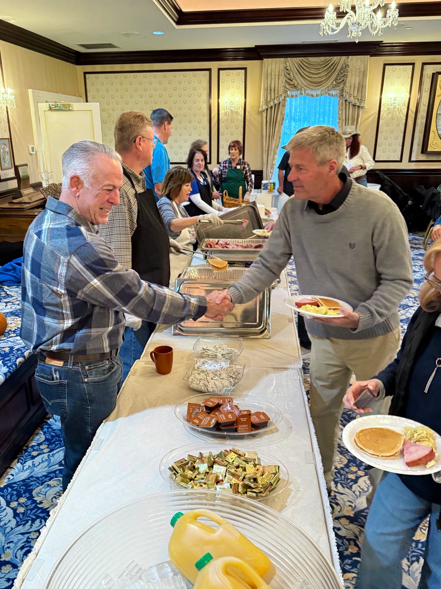 Enjoyed kicking off Nevada Day by serving breakfast and connecting with Nevadans who love this state as much as I do.

Thank you to the Carson Republican Women for sponsoring a great morning!#HomeMeansNevada