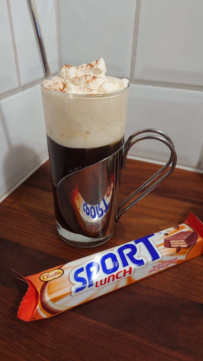 __M___A___X__'s tweet photo. #energyrefill 🍫☕😋 https://t.co/MEI1lAGADI