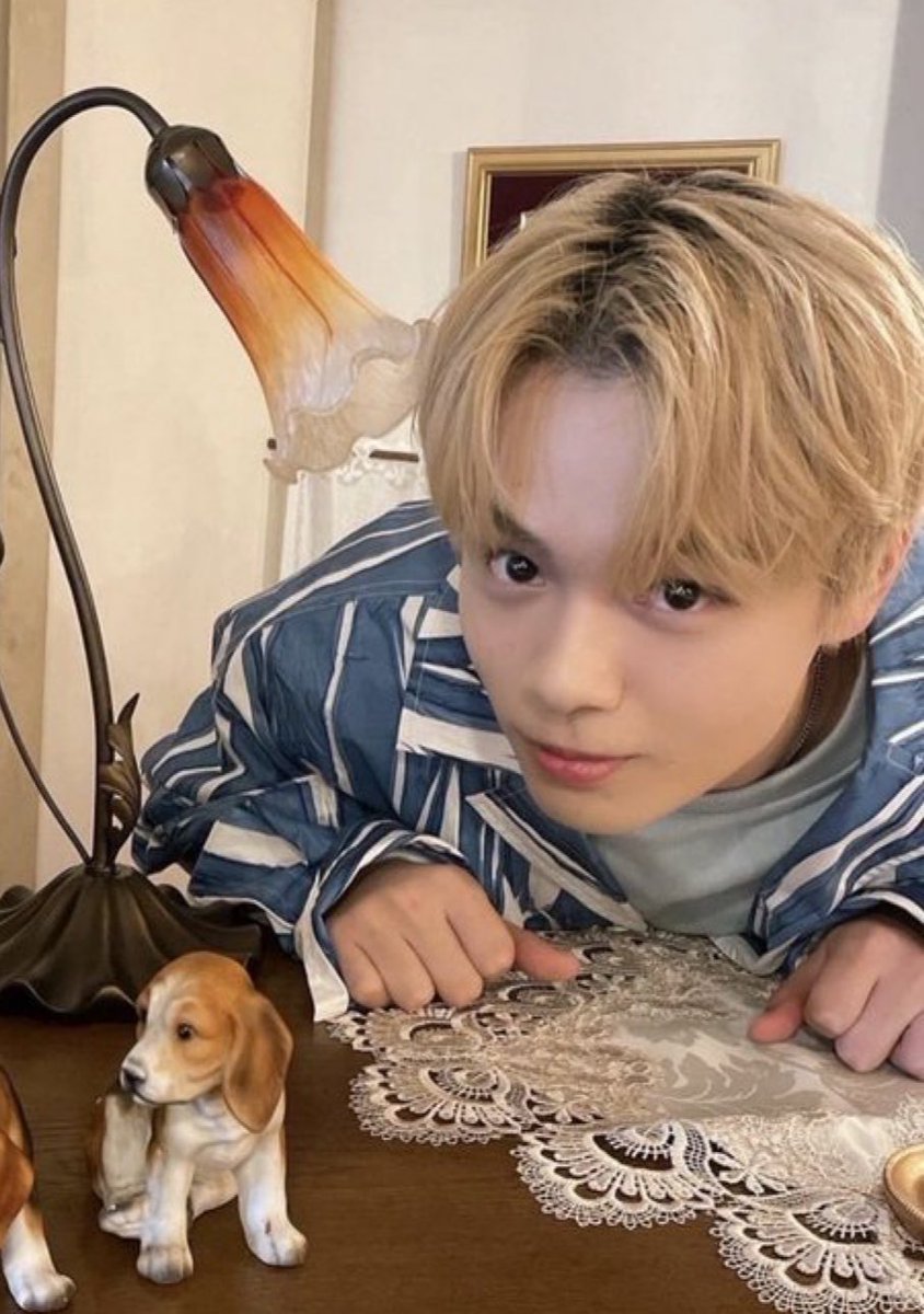 わんこ🐶に自らがなってる汐恩も可愛いです。