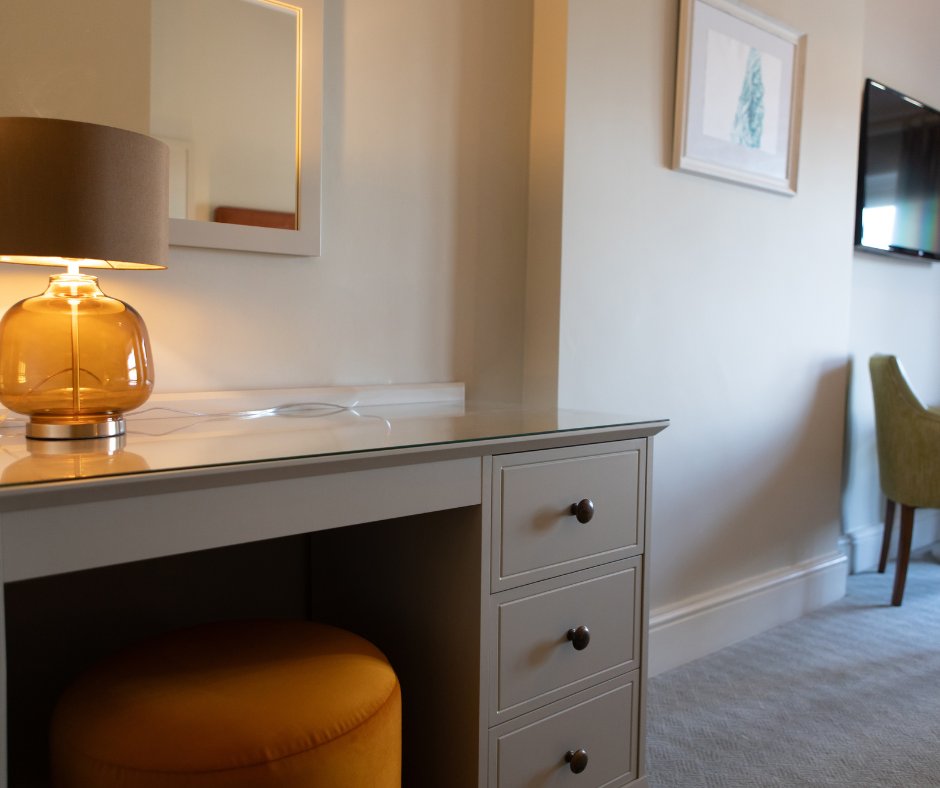 ✨ Manor Classic Rooms – Refurbished 2025 ✨

Escape to Heacham Manor’s 1st-floor rooms, blending historic charm with modern comfort, neutral tones, plush furnishings &amp; unique artwork by Paul &amp; Eleanor. 🛏️🌿

Discover more: heacham-manor.co.uk/stay/manor-hou…