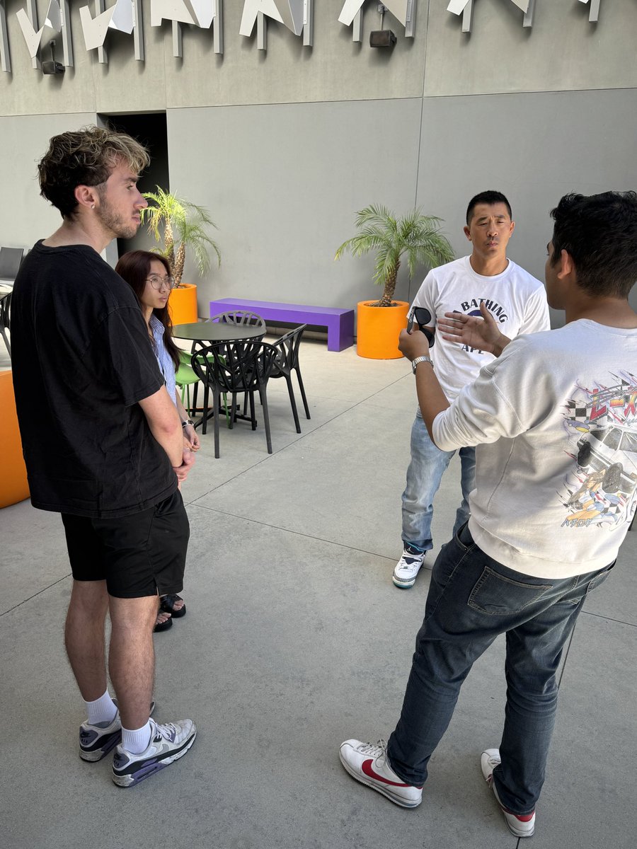 EmersonLAcenter's tweet photo. Alex Tse ‘98 was the latest @EmersonAlumni to join us for our Master Class series. He shared candid stories about his career co-writing Watchmen, co-creating and producing the TV series Wu-Tang: An American Saga, and answered questions from our students. ⭐️ https://t.co/hPJhvXx1Vi