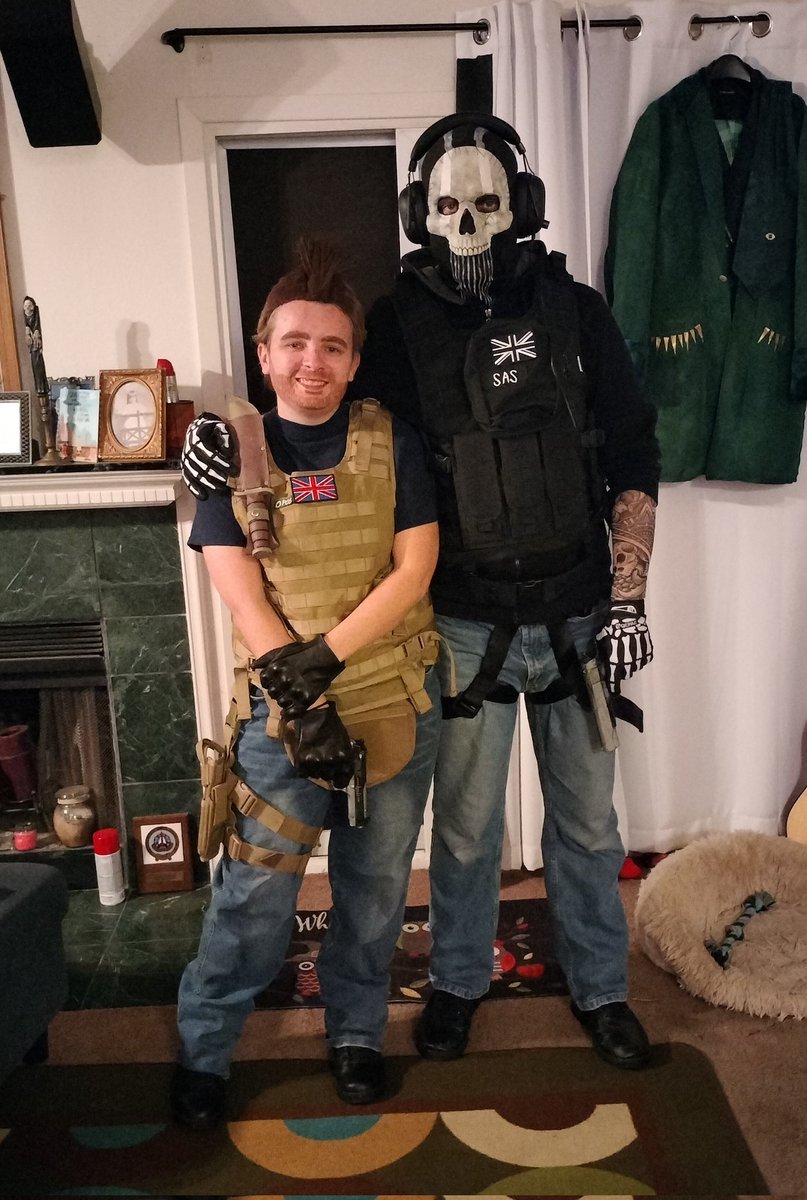 Happy Halloween from me and @Darkin_Priest 

#Halloween #CallofDuty #modernwarfare #soapghost #cosplay #SimonRiley #johnmactavish #cod #soap #ghost