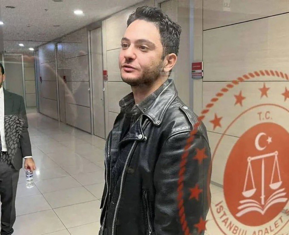Gazeteci Furkan Karabay'ı unutmayın.

#GazetecilikSuçDeğildir