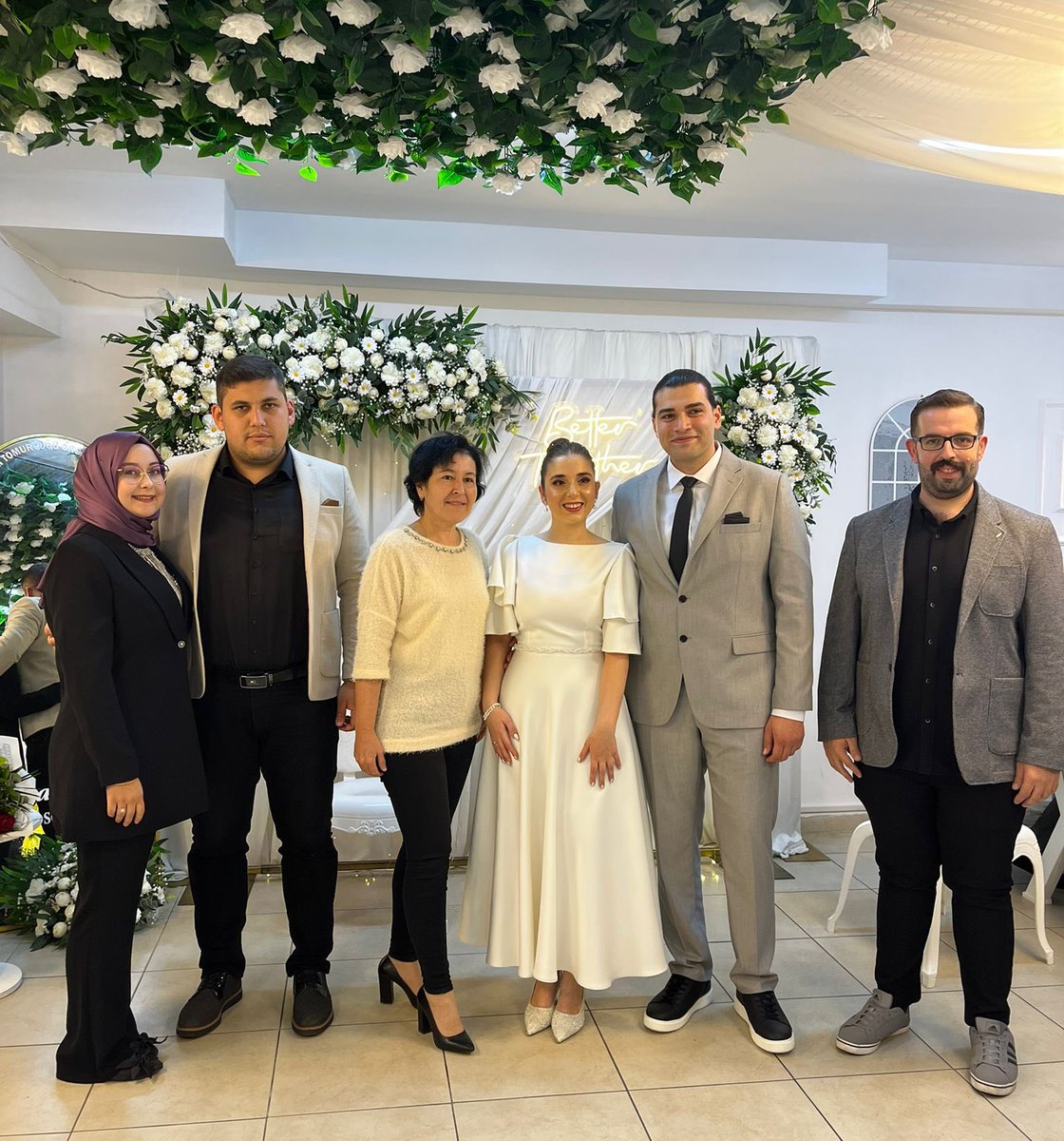 Şube Başkanımız Sn. Pınar Kapukaya’nın katılımıyla Genç Kızılay Başkanımız Mehmet Ak’ın kardeşi Miray ve Eren’in nişan törenine katılım sağladık.

Nişan merasiminin genç çiftimiz ve aileler için hayırlı olmasını temenni ediyor, mutluluklar diliyoruz.