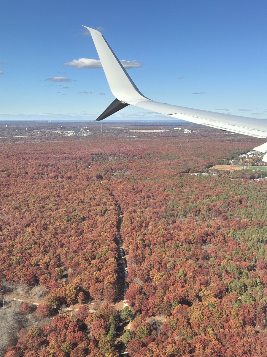The time of year we especially love aerial photos. #autumntravel #travelfinds #flymacarthur #longislandny 🍂✈️ Invite a friend to visit Long Island on one of our six air carriers! FlyMacArthur.com
