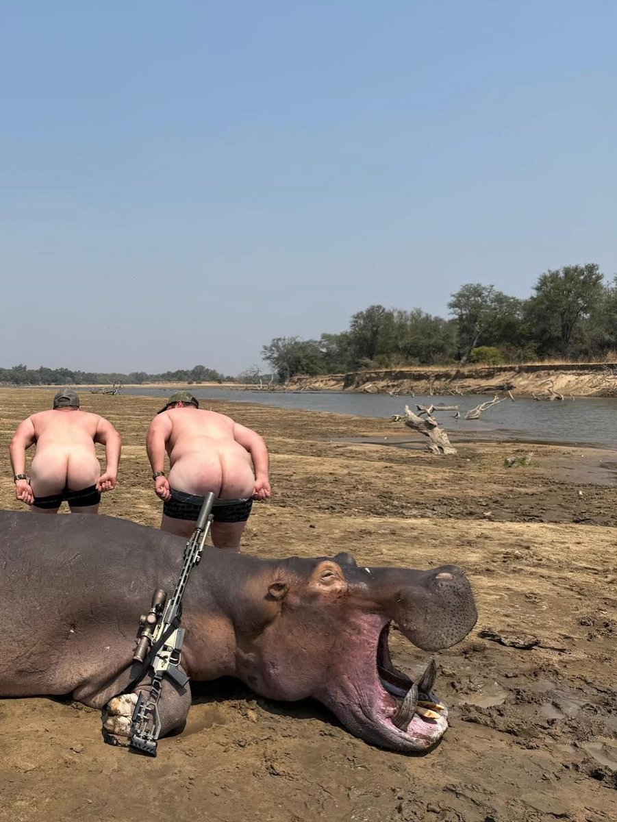 nasrene41's tweet image. Trophy hunter KEVIN BRITTINGHAM (left) and PH ANDREW PRINGLE (right) Crusader Safaris mooning for the camera. 
These are the lowlife types in the hunting industry.

Photo credit : Kevin Brittingham

#endtrophyhunting
#stoptrophyhunting
#BanTrophyHunting
#ExposeTrophyHunting