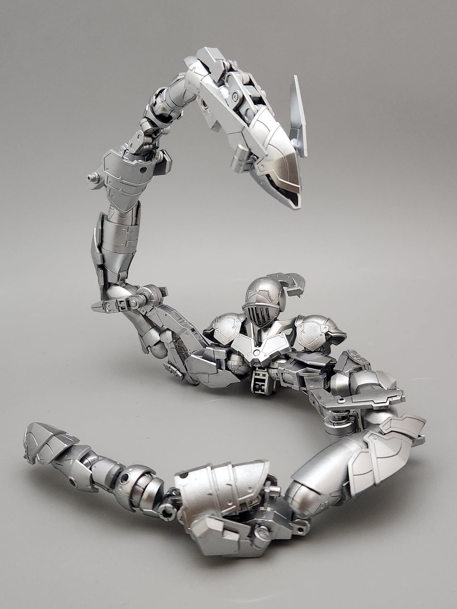 #30MF
リーベルナイトに擬態したミミック、完成です。可変30MFは前人未到ではないでしょうか。。

差し換え無しの完全変型です。