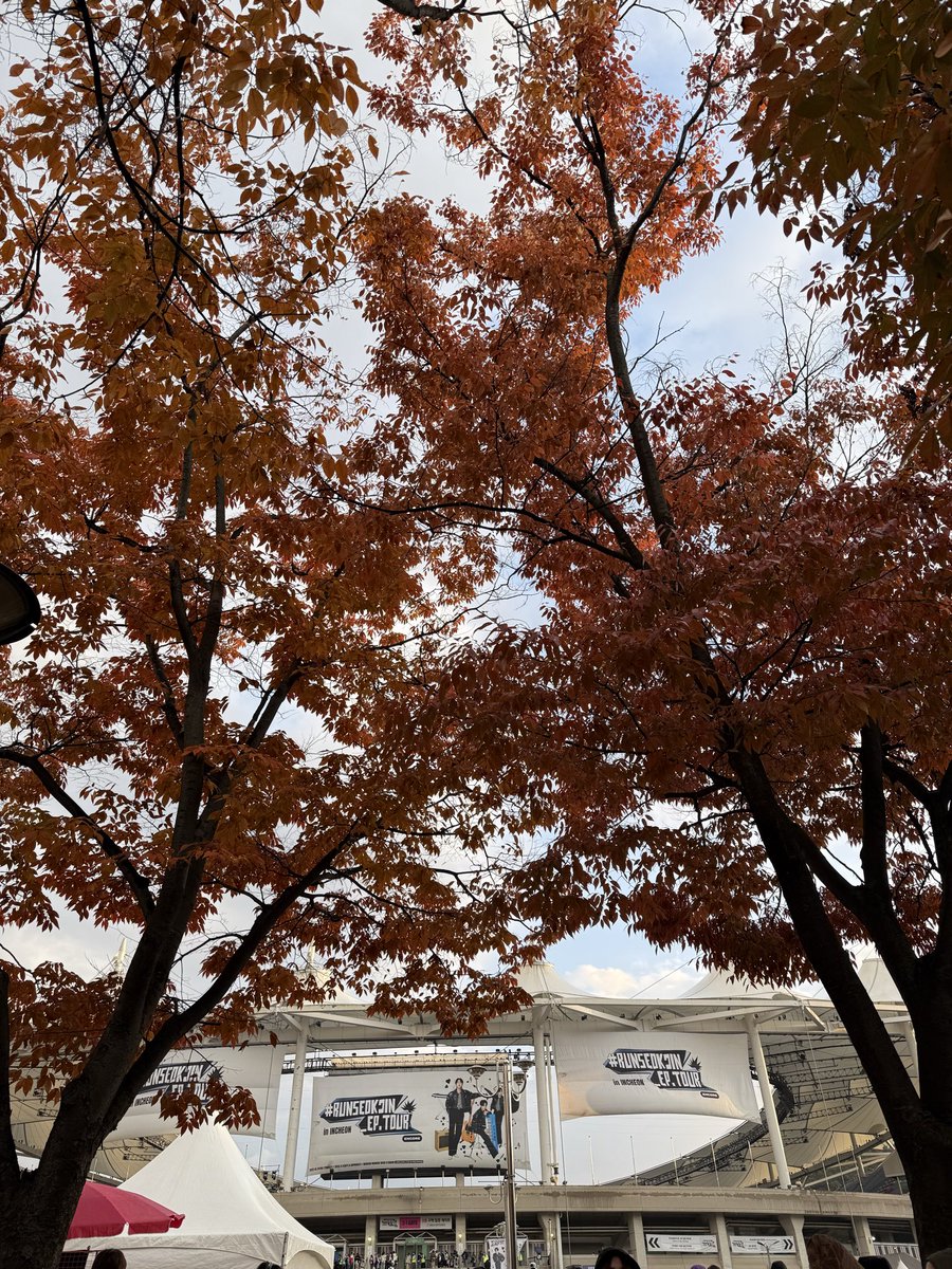 __haaaammi's tweet photo. 받은 사랑이 넘��나서 주체가 안되자나,, 
앙콘 해줘서 너무 고맙고 한라산부터 시작된 달석 진짜 고생 많았어🥹
김석진이 최고다..! https://t.co/DyUFxzx9Pe
