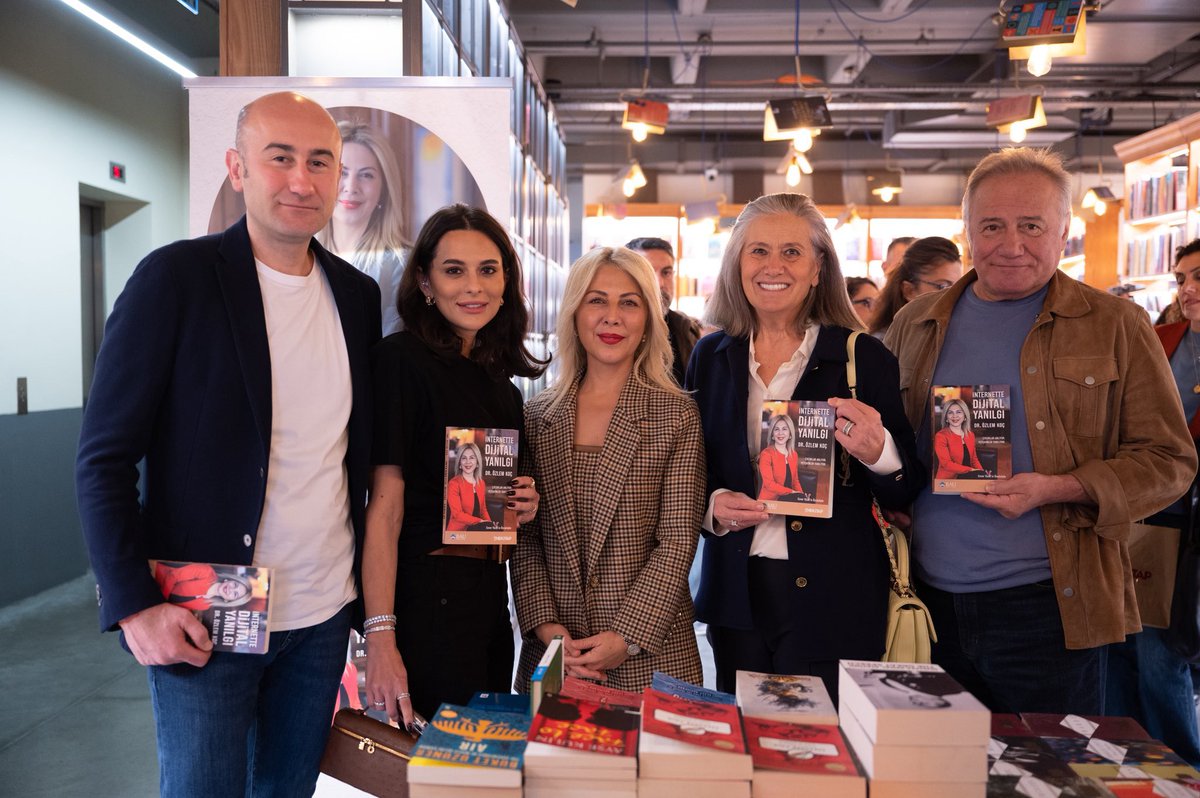 Ve harika bir kitap raflarda yerini alıyor✨ 
Genel Müdürümüz sayın <a href="/koccozlem/">Dr.Özlem Koç</a> in ‘ Araştırma, reklamcılık ve pedagoji alanlarını bir araya getiren İnternette Dijital Yanılgı kitabı, günümüzün en kritik konularından biri olan dijital medya okuryazarlığını derinlemesine ele