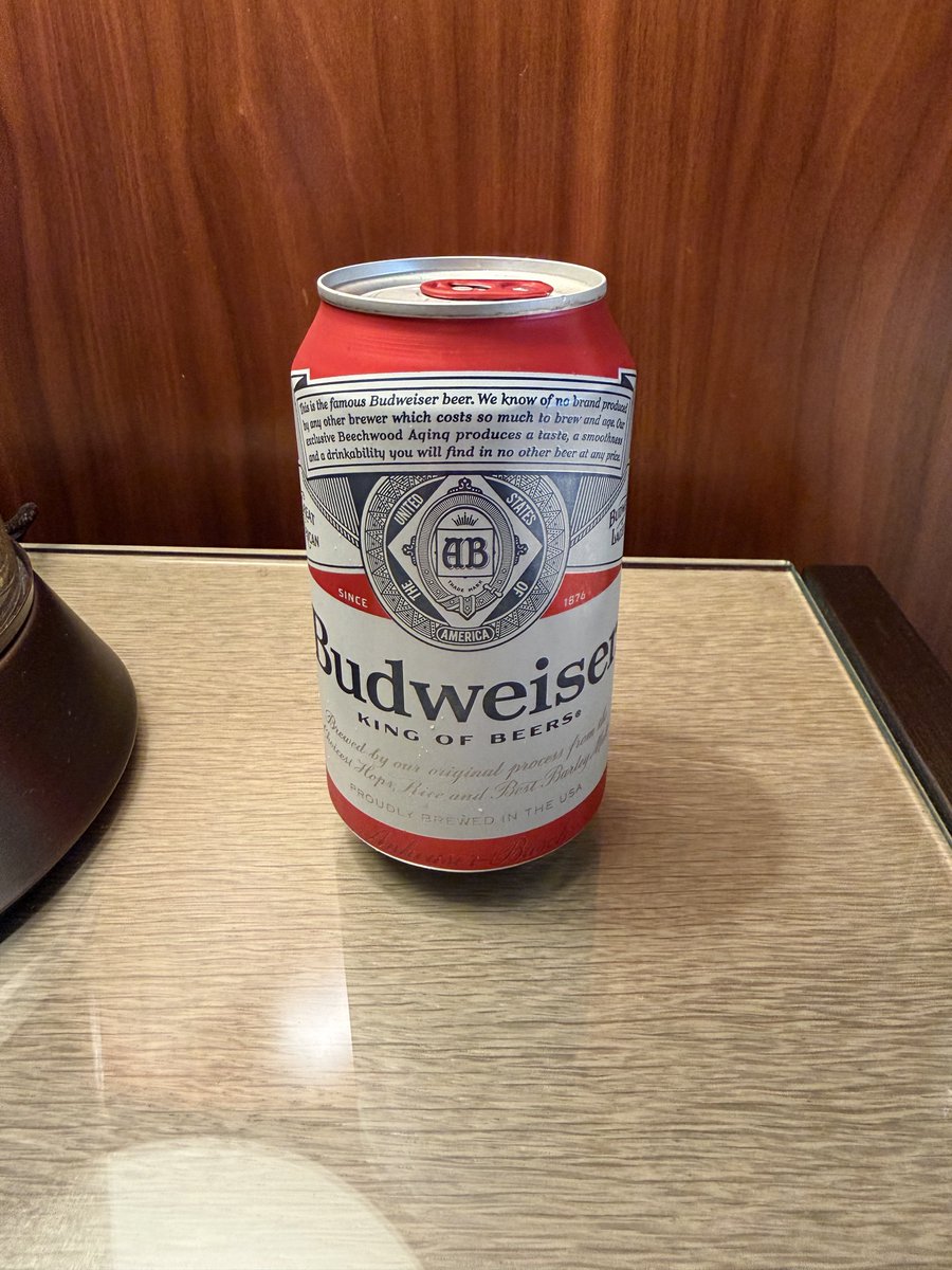 ホテル戻って一休みするはずが興奮して寝れない🍺