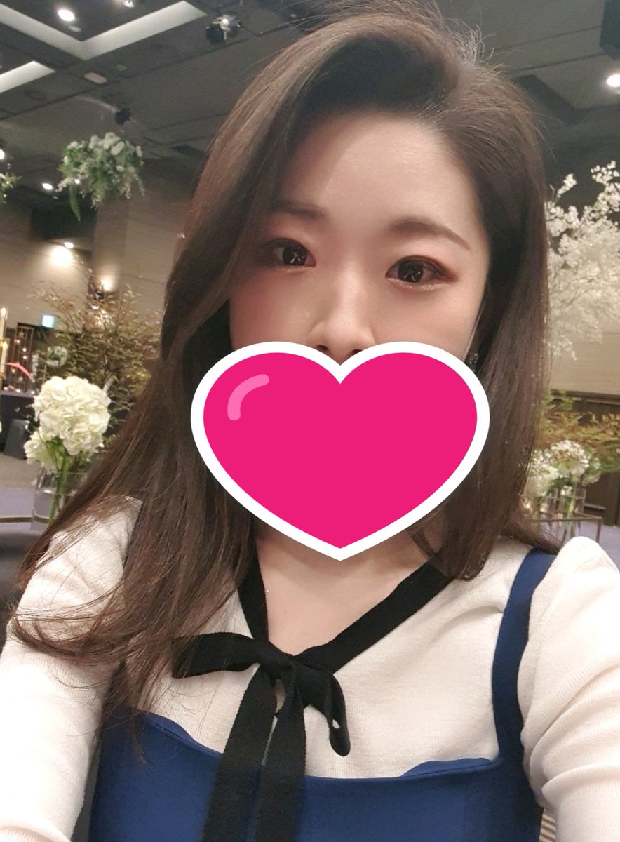 회사 직원 아이 돌잔치 갔었어.  
어렵게 얻은 아이인데 벌써 돌 이라니!!  
회의실에서 양수가 퐝~ 터져서 시껍 했던게 엊그제 같은데^^; 
이상한 소문 날까바 불참 하려 했는데,  
결혼식 때도, 조리원도, 돌잔치 까지!! 
꼭 오라고 해줘서 너무너무 고마워.  
일반적인 팀장이지 못해 미안하구.