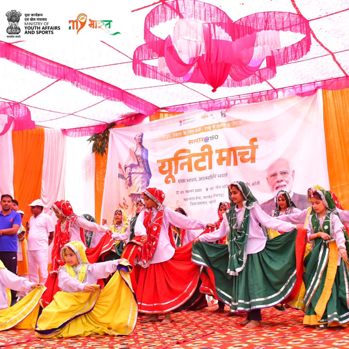 NMahendragarh's tweet image. MY Bharat, Ministry of Youth Affairs and Sports.  Sardar@150 Unity March.
In Narnaul, Haryana, citizens enthusiastically joined the Sardar 150 Unity March, celebrating Sardar Vallabhbhai Patel’s vision of Ek Bharat, Aatmanirbhar Bharat.

#Sardar150UnityMarch
#NationalUnityDay 🇮🇳