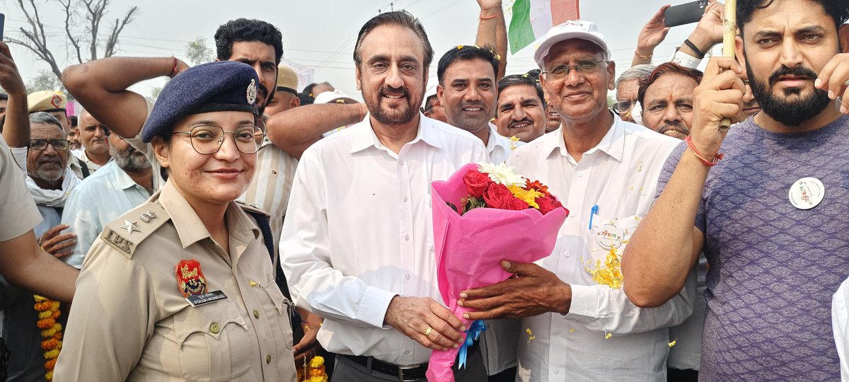 NMahendragarh's tweet image. MY Bharat, Ministry of Youth Affairs and Sports.  Sardar@150 Unity March.
In Narnaul, Haryana, citizens enthusiastically joined the Sardar 150 Unity March, celebrating Sardar Vallabhbhai Patel’s vision of Ek Bharat, Aatmanirbhar Bharat.

#Sardar150UnityMarch
#NationalUnityDay 🇮🇳