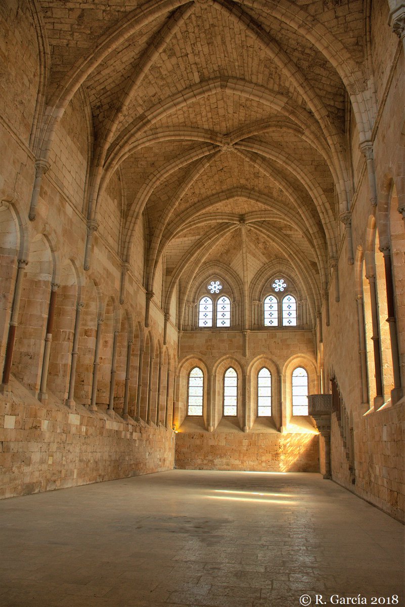 Monasterio Cisterciense de Santa María de Huerta. Soria. Refectorio de los monjes. Se trata de una tremenda sala de 38 x 13 metros que abre a la panda norte del claustro gótico.
<a href="/LaHuellaRomnica/">La Huella Románica</a> <a href="/CantRomanica/">Cantabria Románica</a> <a href="/aop_org/">aop_org</a>