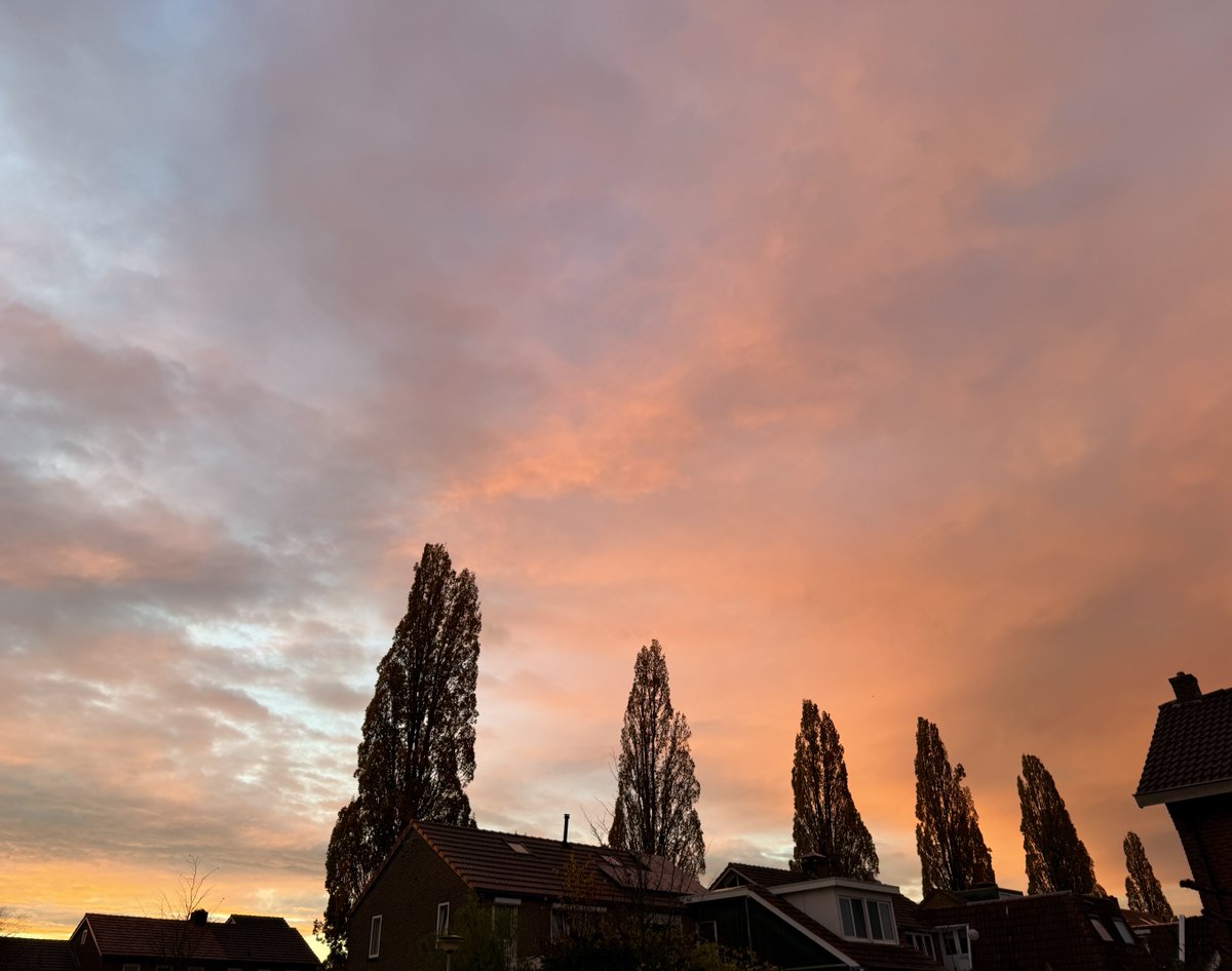 Prachtige lucht nu in De Lutte😍

#avondlucht