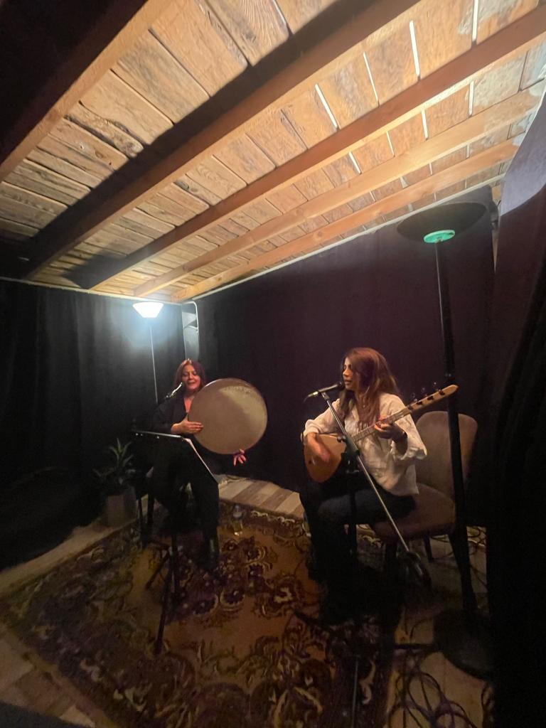 Sevgili  Şenay Gündüz ve Tülay Özmen'in yürekten yorumları, sazlarının nağmeleri ve Anadolu'nun hikâyeleriyle dolu eserleri ile birlikteydik🌻