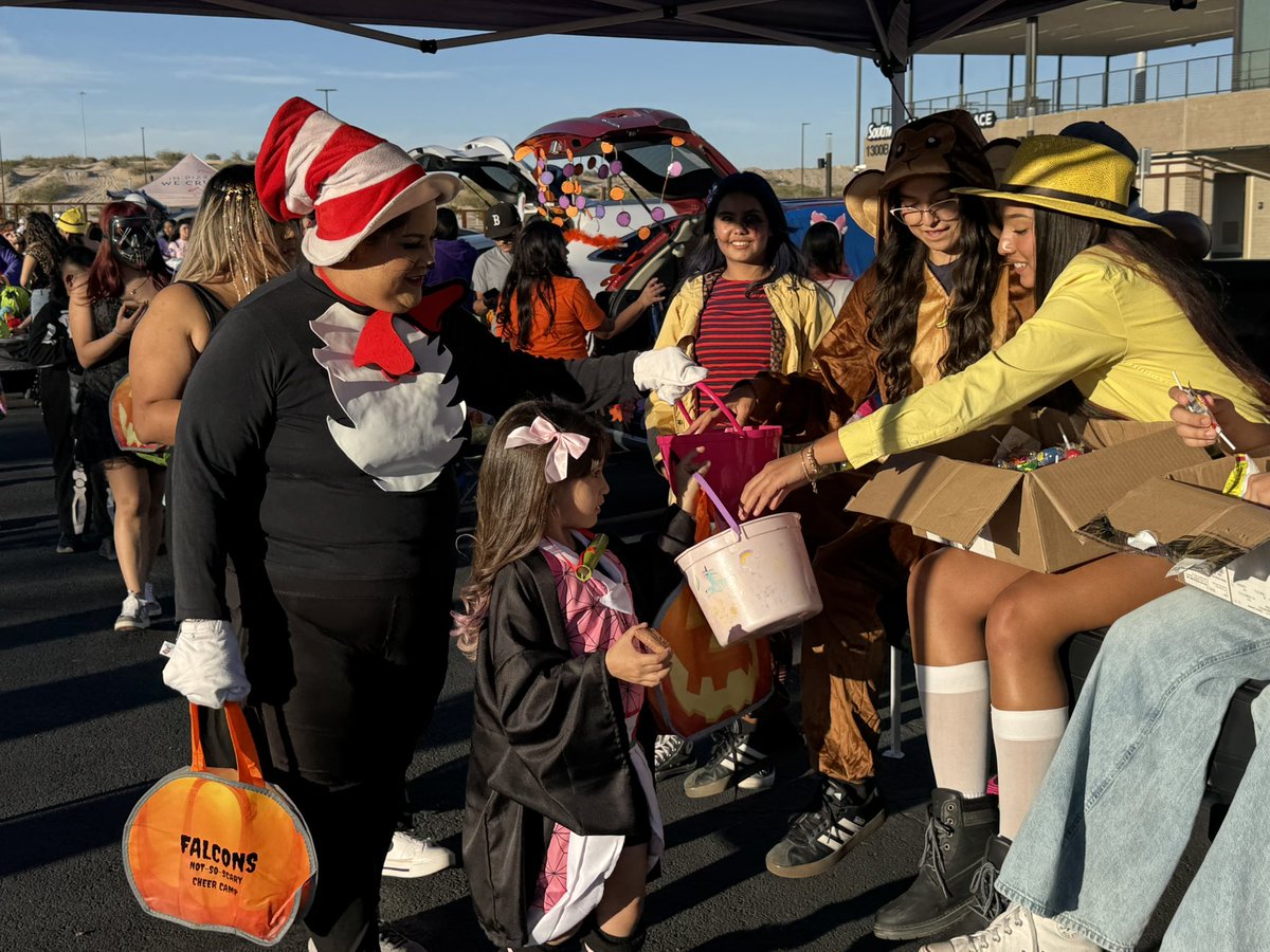 Halloween kicked off with former player Chris Mendez sharing his college experience, followed by a day of dressing up and participating in a trunk or treat before the football game. FTF