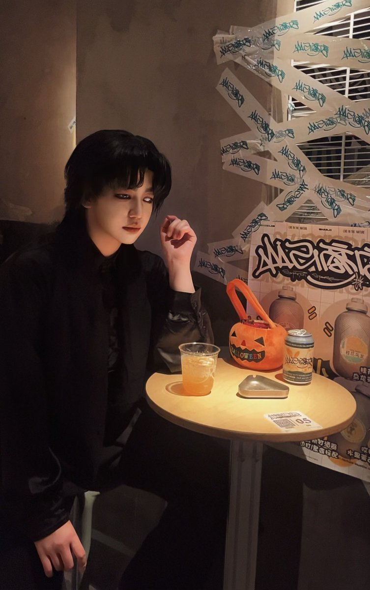 WalkerTrance's tweet photo. Happy Halloween 🎃 
#Halloween #Halloween2025 #MITO #HalloweenCostumes https://t.co/RS78Mm6zHj