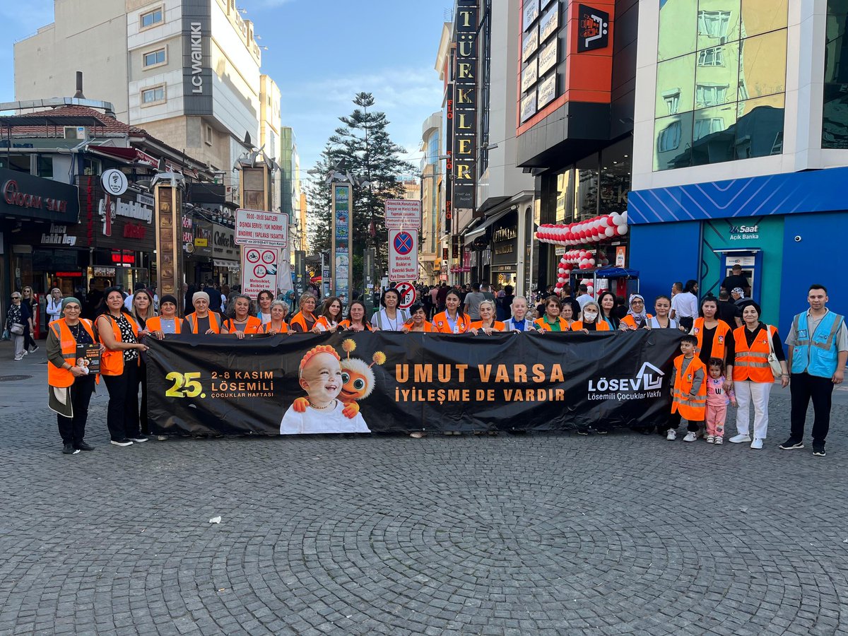 🌼 #UmudunAdıLÖSEVhashtagi
@BursaGungorSHU <a href="/ougurel97/">ozlem_ugurel</a> @SEYHANMANUROL1 <a href="/losev1998/">LÖSEV</a>
<a href="/ustunezer/">Dr. Üstün EZER</a> <a href="/hulya_unver/">Hülya ÜNVER</a> <a href="/julidearifoglu/">Dr.Julide Arifoğlu</a>

Umut varsa LÖSEV’de var! 🧡
Antalya sokaklarında lösemi farkındalığını artırmak ve umut dolu yarınlar için bir aradaydık.