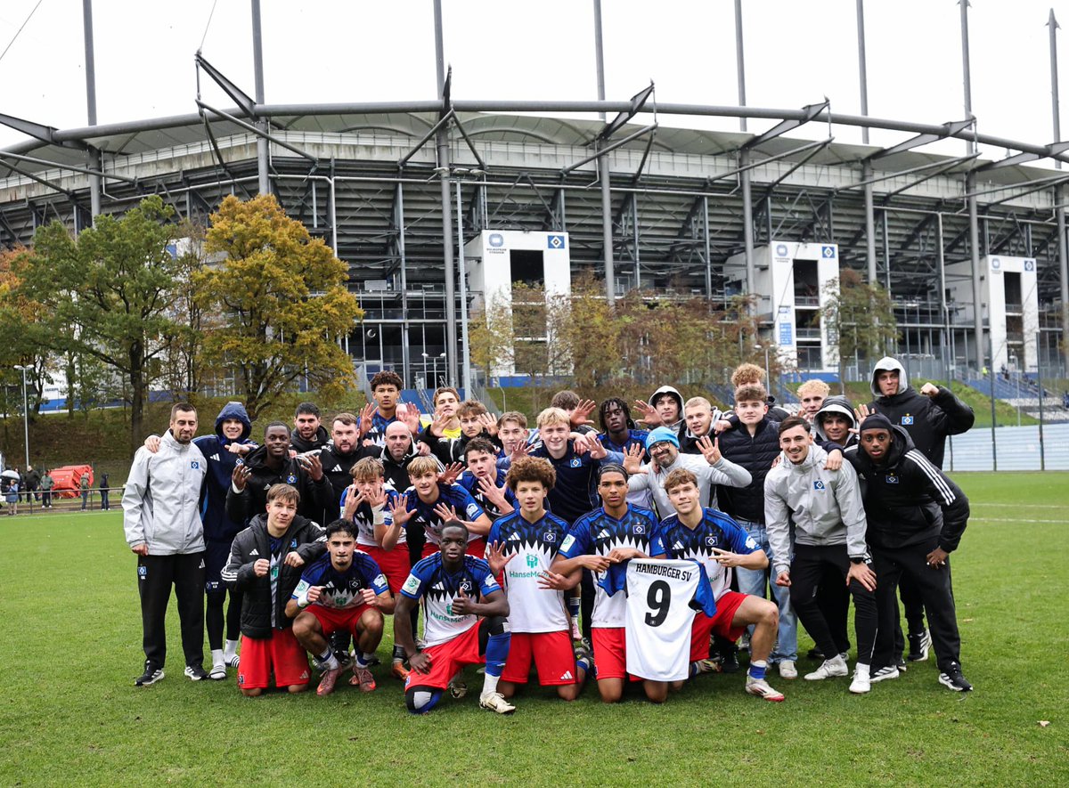 Derbysieg. ☑
Neunter Sieg im neunten Spiel. ☑
Vorzeitig für die Hauptrunde in Liga A qualifiziert. ☑

Das war mal ein gelungener Sonnabend für unsere #U19: hsv.link/U19-Spiel-FCSP… 👈

#nurderHSV #HSVYoungTalents

📸 Michael Schwarz