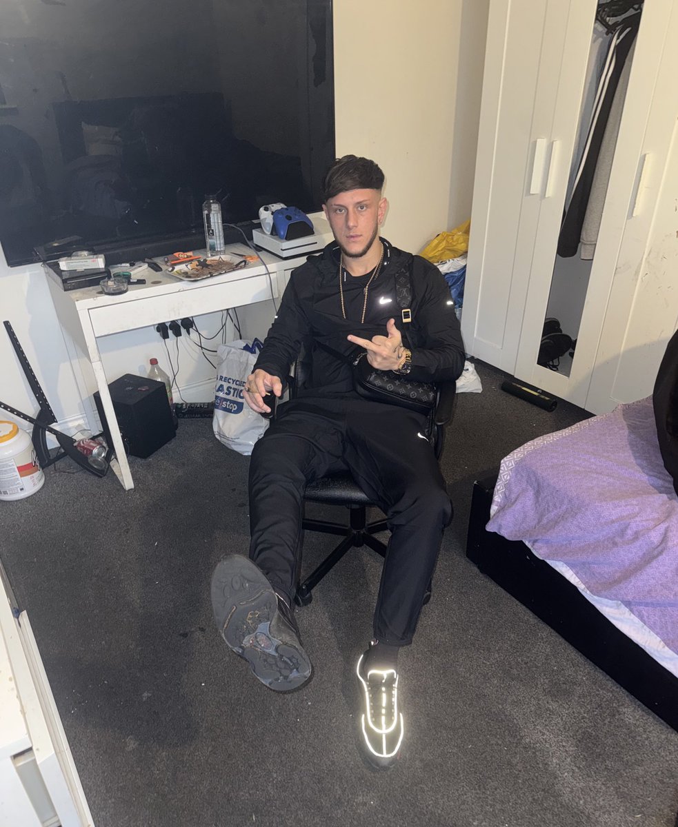 Off to get These Nikes mucky at a bonfire tonight. I’ll be spending your wages on beers and having fun 😎 #findom #cashmaster #paypig #scally