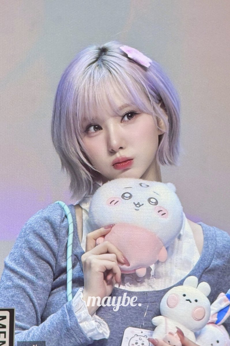 maybe_jeb's tweet image. 251101 #비비지 #VIVIZ #은하 #EUNHA