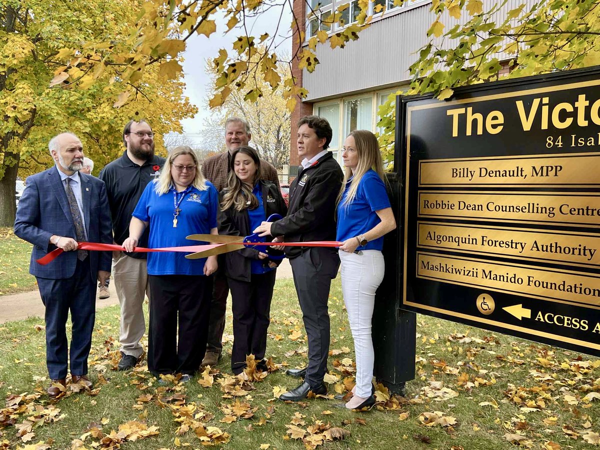 AlgonquinPEM's tweet image. 🎉 Congratulations to MPP Billy Denault on the grand opening of his constituency office! 👏

Matt Neadow, Acting Chair of Business, Technology &amp;amp; Outdoor Training, was proud to attend on behalf of the Pembroke Campus. 💚
 #CommunityPartnerships #LeadershipInAction