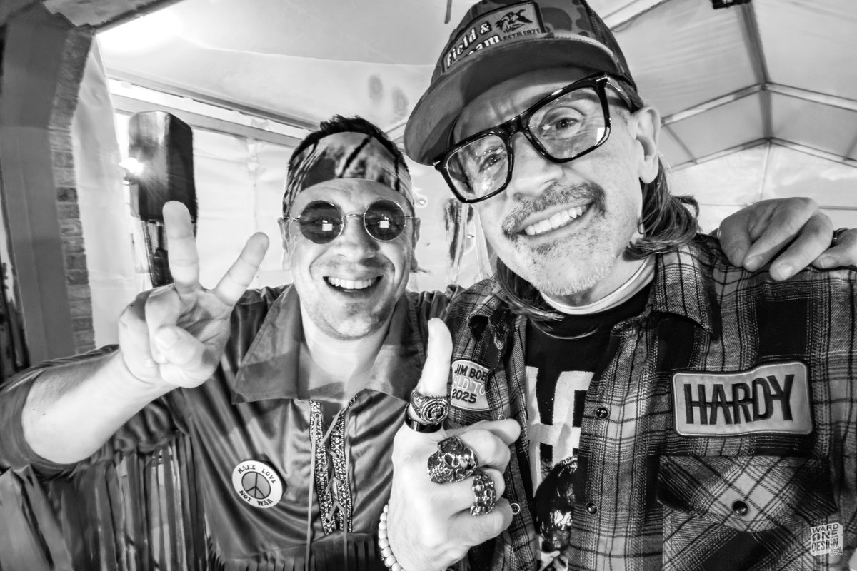 Good 'ole <a href="/HardyMusic/">HARDY</a> best costume award on Halloween! 🎃🏆

ward1.com/halloween-2025/