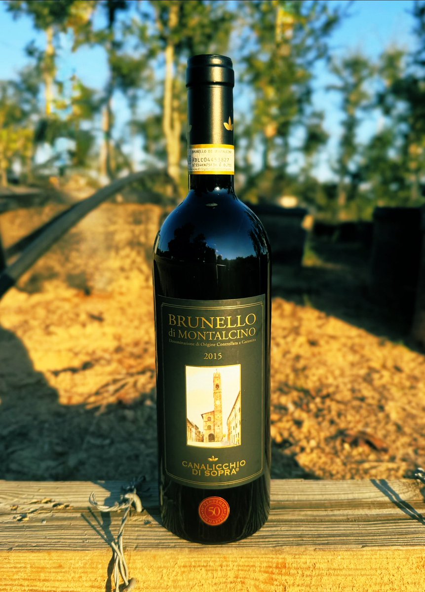 Wine_Sunsets's tweet photo. Opening Day of whitetail ๐ฆ season! Smash or pass on that 8 point? & last eveningโs treat - Canalicchio di Sopra 2015 Brunello di Montalcino. Wine ๐ท notes ๐: dried corsage in a box on the nose, on the palate cherry cola in a leather canteen with an aniseed garnish #sumptuous ๐ https://t.co/h7dUaZsxmj