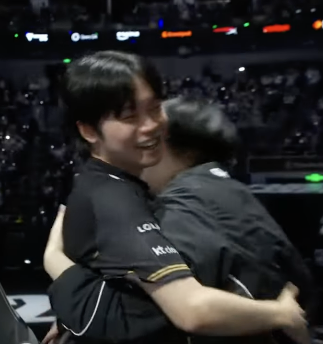 보성이 형! 제가 먼저 올라왔어요! 하던 윤수가 보성이 형! 우리가 먼저 결승 올라갔어요! 하는 윤수가 되기까지 정말 고생 많이 했을 거 알아서 오늘따라 윤수를 꼬옥 안아주고 싶네요