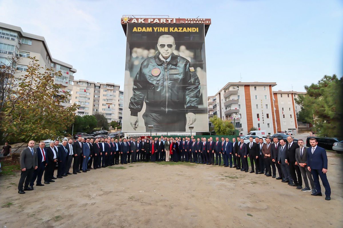 📍 Tekirdağ | Batı Marmara Bölge Toplantısı

Batı Marmara İl ve İlçe Başkanlarımızla Tekirdağ’da bir araya gelerek, Türkiye Yüzyılı hedeflerimizi ve teşkilat çalışmalarımızı istişare ettik.

Ortak akıl ve güçlü koordinasyonla şekillenen bu toplantılar, teşkilatlarımızın