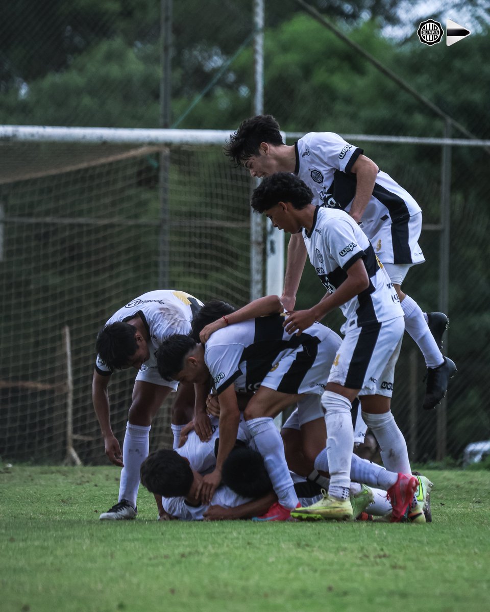 OlimpiaMedia's tweet image. ¡Superioridad Franjeada! 💪🏻

Por el Heptagonal Final de la Copa de Oro 2025, @FormativasO se impuso en cuatro de los seis encuentros de la jornada a Cerro Porteño.

✅️ Sub 15: 2-1.
✅️ Sub 16: 2-0.
✅️ Sub 17: 2-1.
✅️ Juvenil: 3-1.

#SoyDelOlimpia ⚪️⚫️⚪️