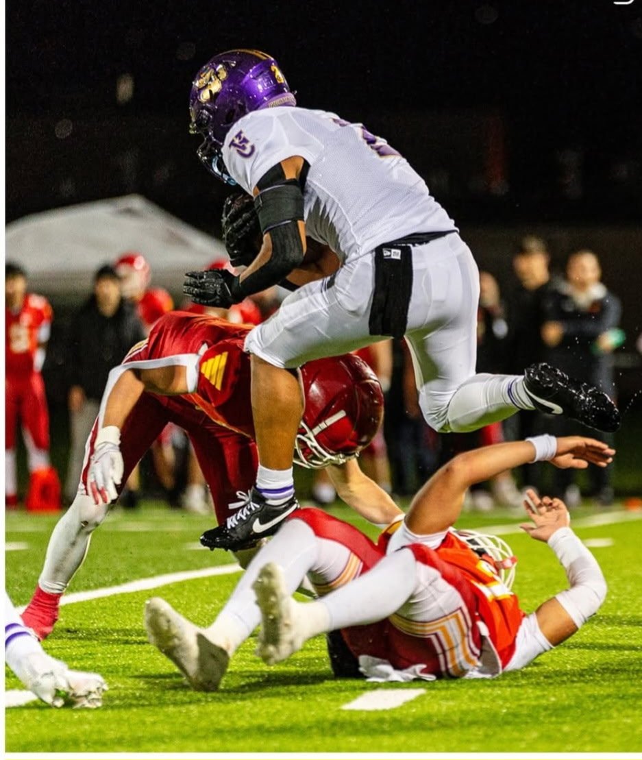 chester_p_c's tweet photo. Last regular season HS 🏈 game today for the baby of the family. 🥲
#LFG! 😤🤘
Very proud of how he's handled being out due to injury most of his senior year. He's 100% now and ready to carry the load!! 💪
#BCHSFB
#VCFB
#TDTP https://t.co/WkSsh108he
