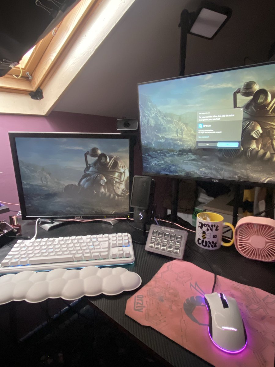 A HUGE thank you to the community for finding my new Logitech keyboard! She is such a beauty and a HUGE improvement on the keyboard I had been using for the past 3 years. Feeling very grateful to all the beauties who donated towards this upgrade 💜 next upgrade, new mousemat!